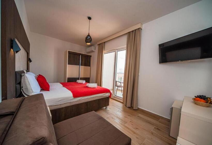 اتاق لوکس با بالکن و چشم‌انداز دریا, David Lux Beach Rooms