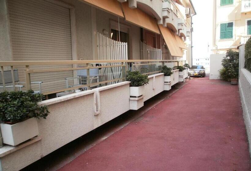 استودیوی استاندارد, Residence Dei Due Porti