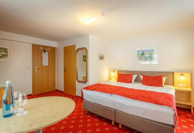 Номер Премиум Вид на Сад, Landhotel Bartlehof