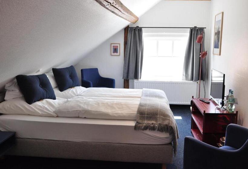 Номер Стандарт, Hohes Haus