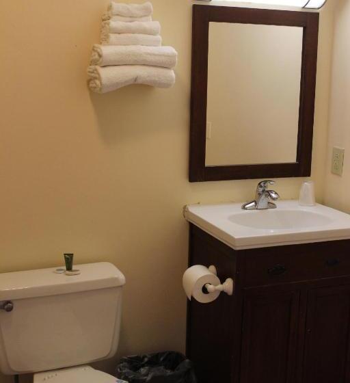 Номер Стандарт 2 Двуспальные Кровати, Berkshire Travel Lodge