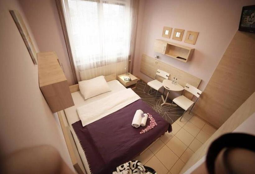 Номер Economy Индивидуальный, Standard Delegacyjny Bed & Breakfast