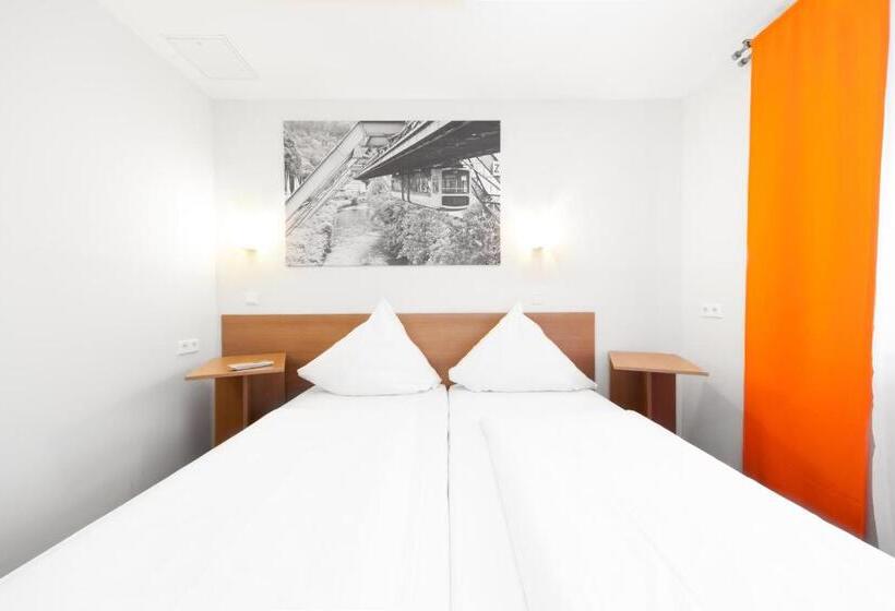 Номер Стандарт Трехместный, Mcdreams Hotel Wuppertal City
