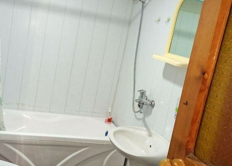 اتاق استاندارد سه نفره, Mekhtar Ambar  Caravan Sarai Xix
