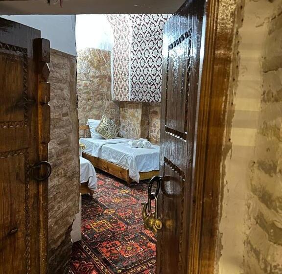 اتاق استاندارد, Mekhtar Ambar  Caravan Sarai Xix