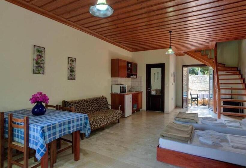 Семейный Номер, 2 Houses And 2 Studios  Small Group