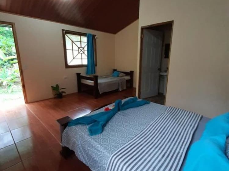 클래식 4인 룸, Garden Of Heliconias Lodge