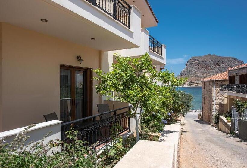 Люкс с Балконом, Cyrenia Guesthouse