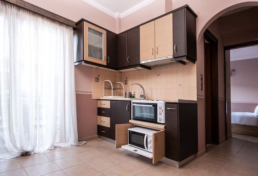 Люкс с Балконом, Cyrenia Guesthouse