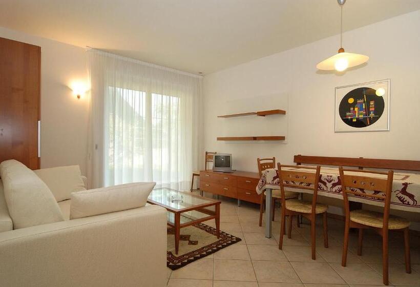 اتاق استاندارد چهارنفره با چشمانداز باغ, Karinhall