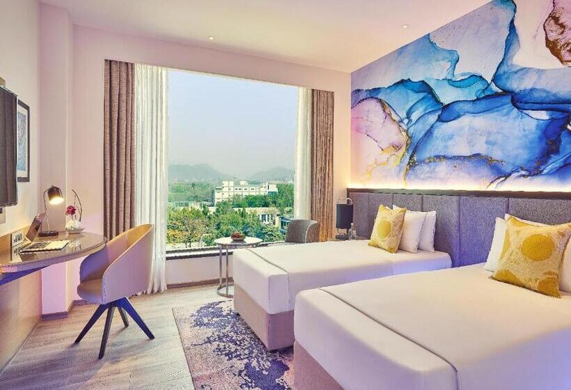 Deluxe Zimmer, Vivanta Navi Mumbai Turbhe