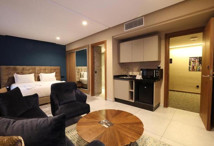 سوئیت جونیور با تراس, Address Hotel Casablanca