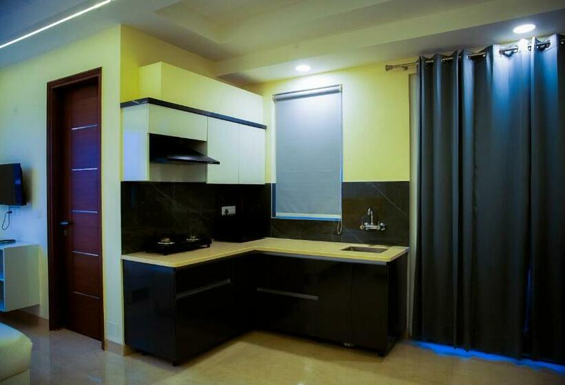 Студио Стандарт с Балконом, Lime Tree Luxury Studio   Service Apartment Near Artemis Hospital ,gurgaon