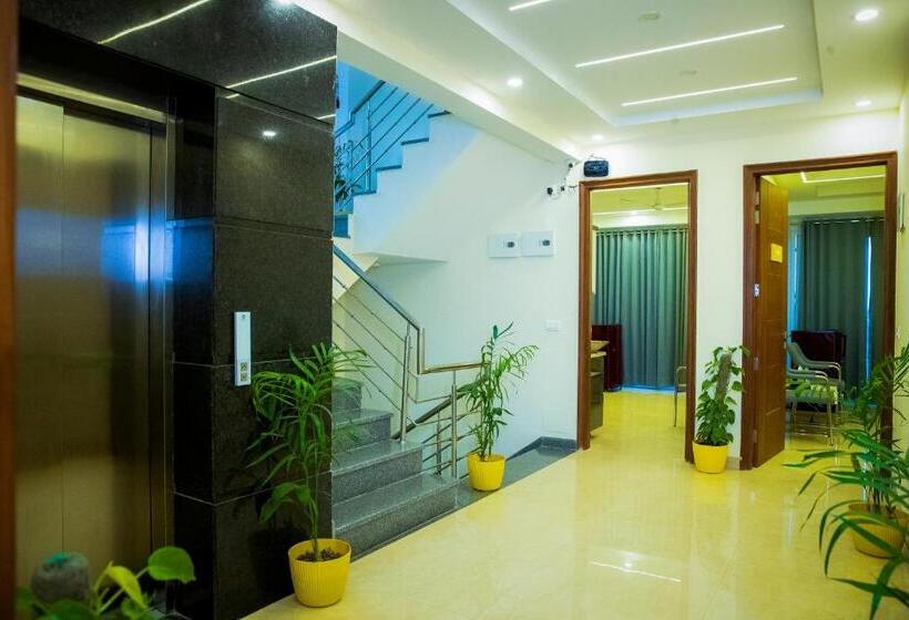 Студио Стандарт с Балконом, Lime Tree Luxury Studio   Service Apartment Near Artemis Hospital ,gurgaon