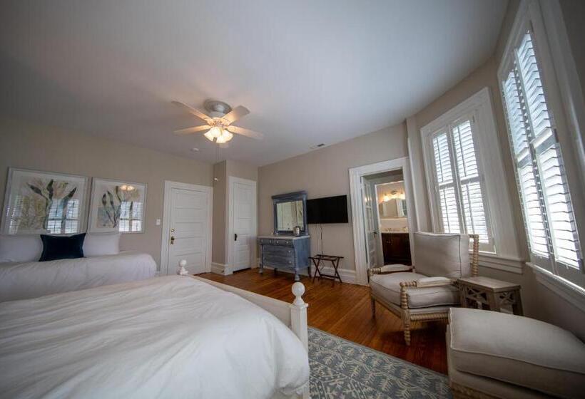 Номер Deluxe, The Edenton Collection Captain S Quarters Inn