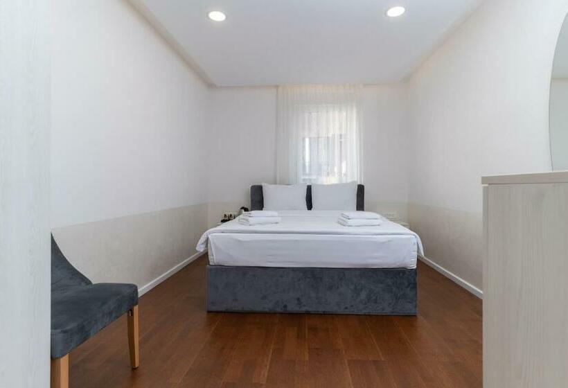 اتاق لوکس, Ornament Hotel And Apartments