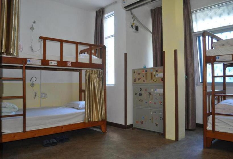 Кровать в Общей Комнате, Haikou Banana Hostel