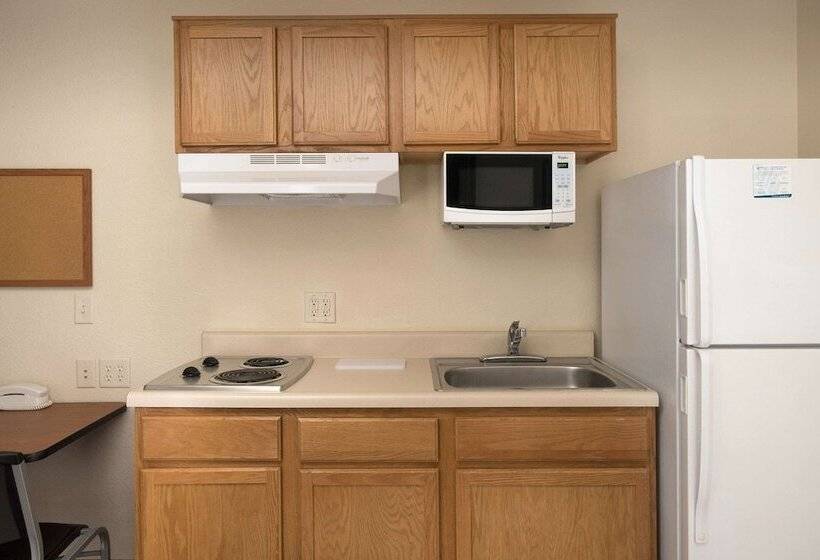 带2个双人床的标准工作室, Woodspring Suites Junction City