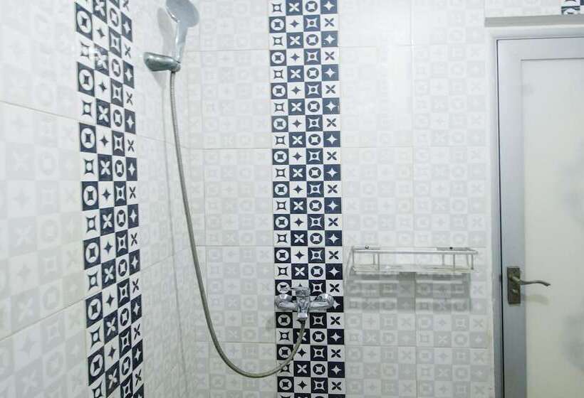 Номер Economy, Spot On 91606 Nadin Guest House