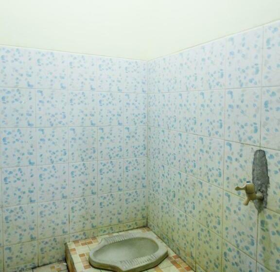 Номер Economy, Spot On 91606 Nadin Guest House