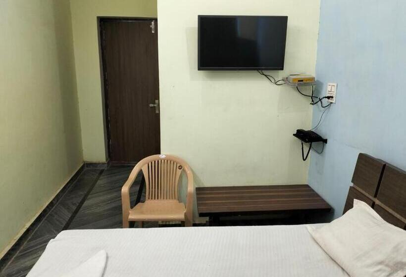 Номер Deluxe, Suresh Guest House & Hotel By Wb Inn