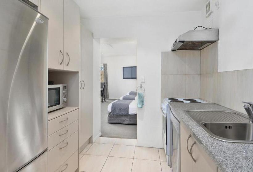 Family Suite, Poenamo