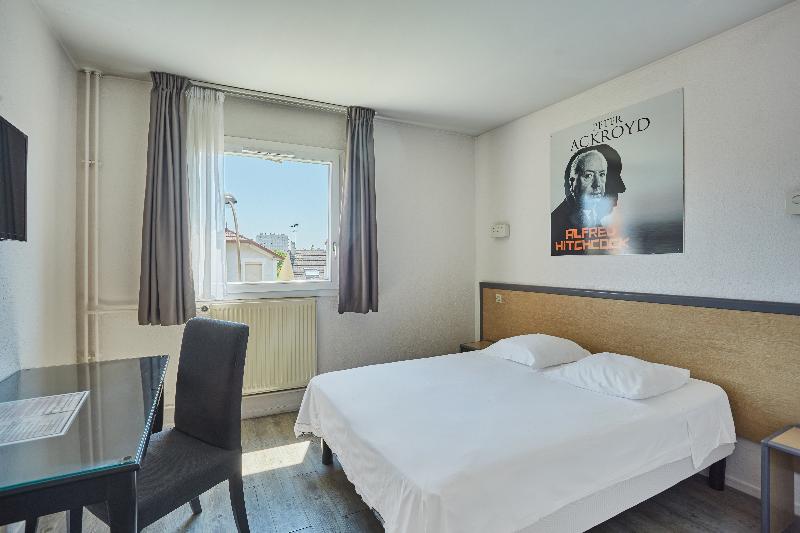 Номер Стандарт, Hôtel Cinépole   Proche Paris
