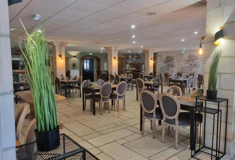 Номер Стандарт Трехместный, Hôtel Le Prieuré