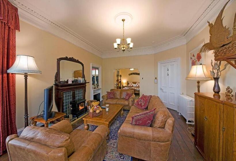 스위트 킹사이즈 침대, Knap Guest House