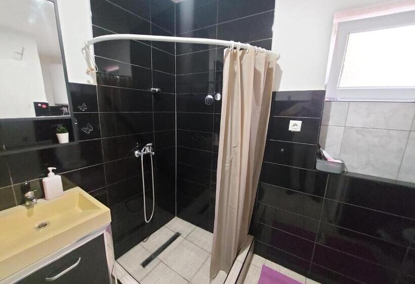 آپارتمان 1 خوابه همکف, Pandora S Place