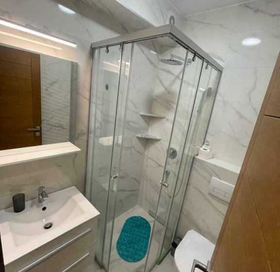 اتاق استاندارد یک تخته با بالکن, Ali Rooms