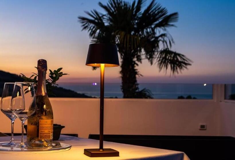 اتاق استاندارد با چشم‌انداز باغ, Terrazza Sul Mare