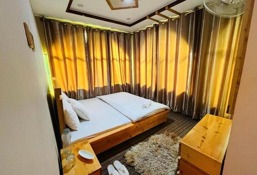 اتاق سوپریور با تخت بزرگ, Hikk Inn