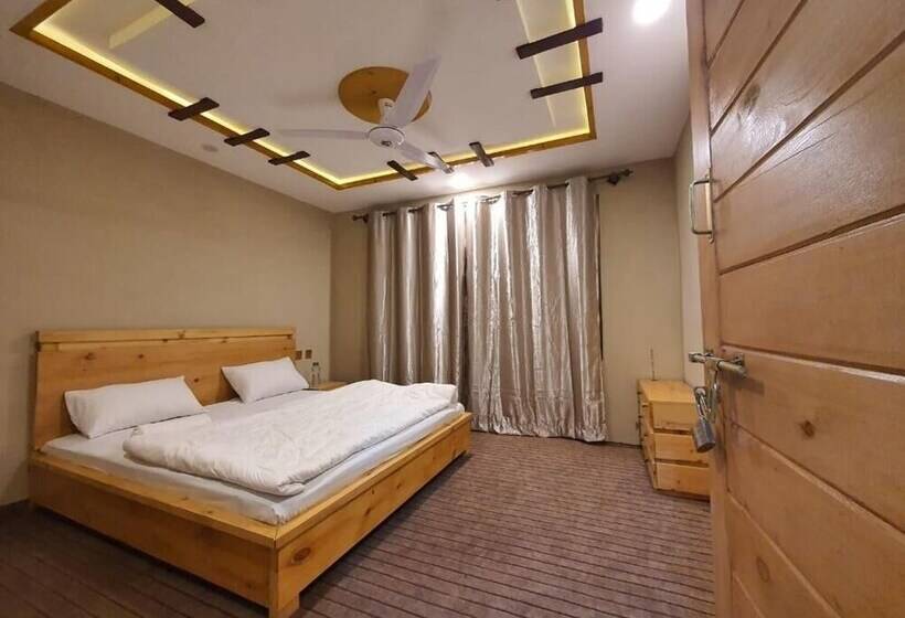 اتاق لوکس, Hikk Inn