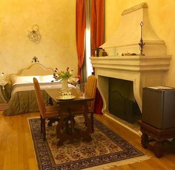 سوییت اجرایی, Casa Museo Palazzo Valenti Gonzaga