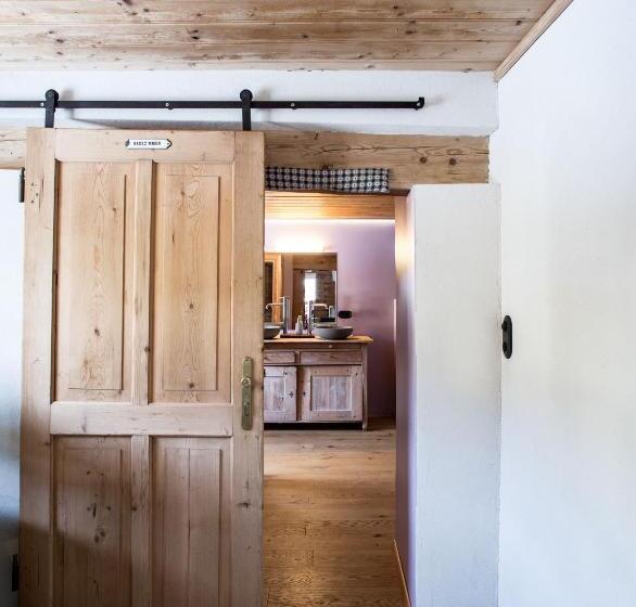 اتاق سوپریور, Holzgauer Haus