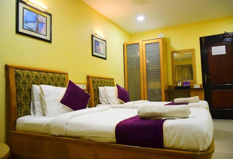 豪华房间, Nakshatree Hotels, Maruthi Residency  Mogappair