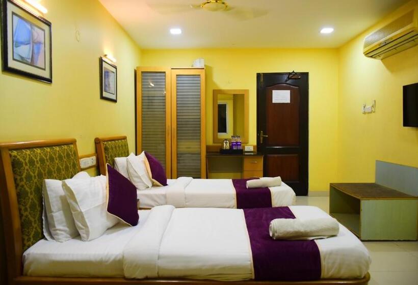 豪华房间, Nakshatree Hotels, Maruthi Residency  Mogappair