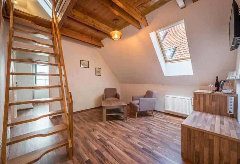 Люкс Дюплекс, Vinařství Vrátil   Penzion