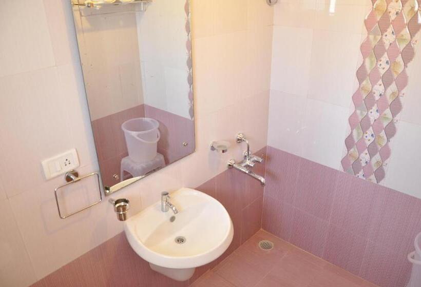 Номер Deluxe, Justa Sarang Rameshwaram