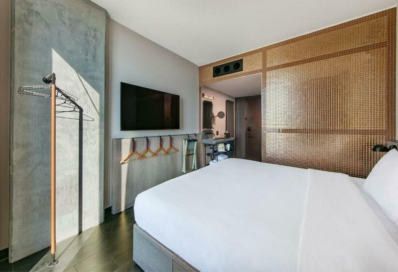 스탠다드 룸 킹사이즈 침대, Moxy Downtown Los Angeles