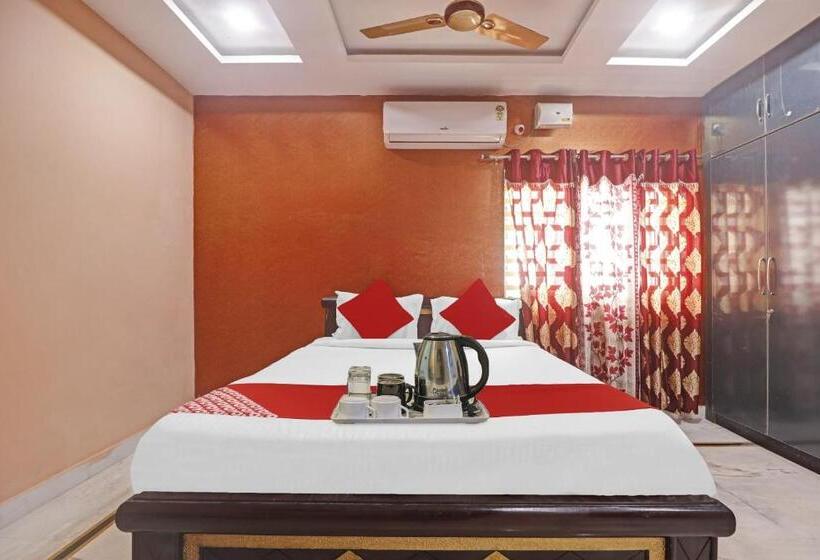 Номер Deluxe, O Royal Stay Near Mantra Mall