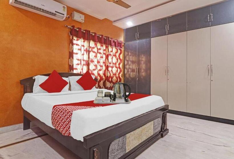 Номер Deluxe, O Royal Stay Near Mantra Mall