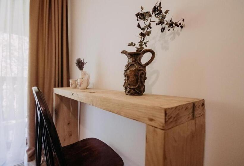 Номер Стандарт, Casa De Sub Munte