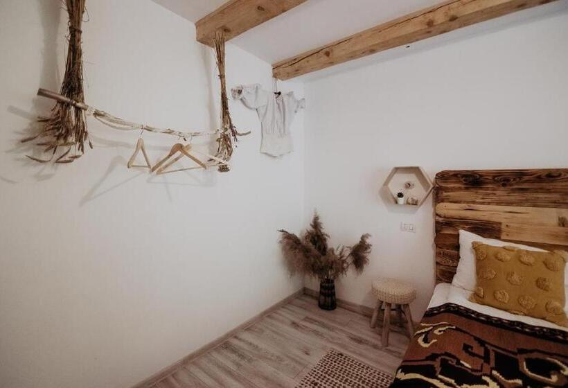 Номер Стандарт, Casa De Sub Munte