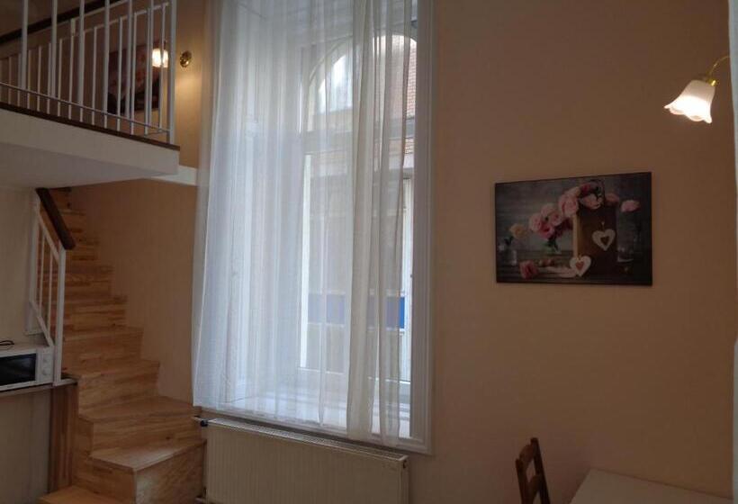 带城市景观的标准间, Loft House Budapest