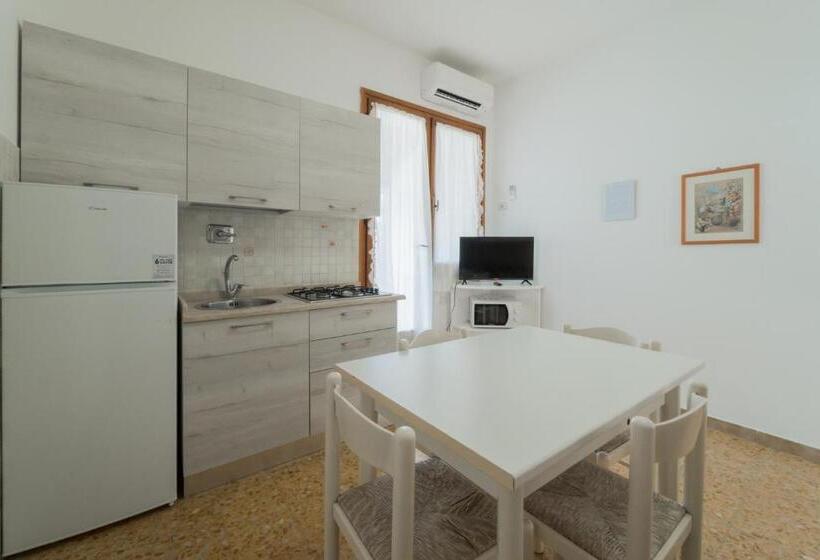 带1个卧室带花园景观的公寓, Residence Baia Delle Grazie