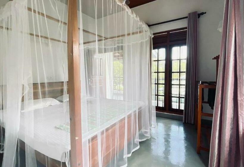 Номер Economy, Kiara Sands Hotel Mirissa