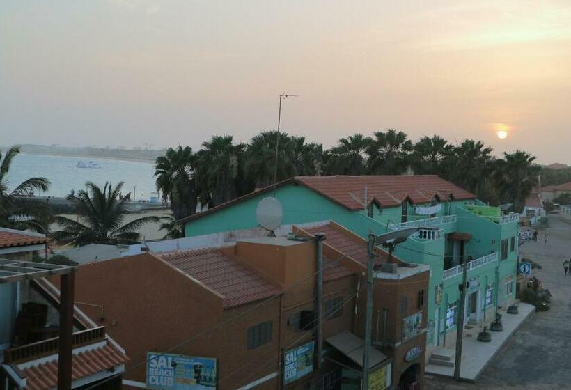 استودیوی استاندارد, Surfzone Beachside Apartments