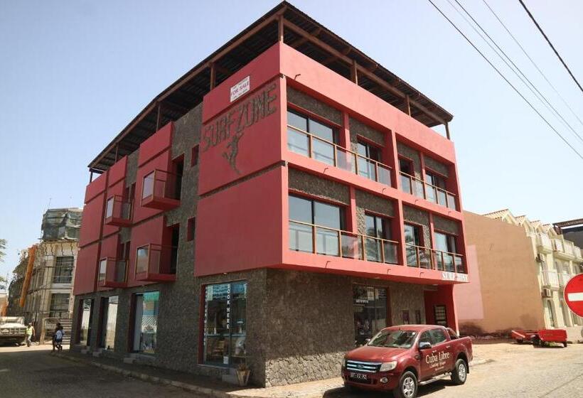 استودیوی استاندارد, Surfzone Beachside Apartments